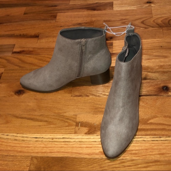 NWT Taupe Block Heel Booties - Picture 2 of 5